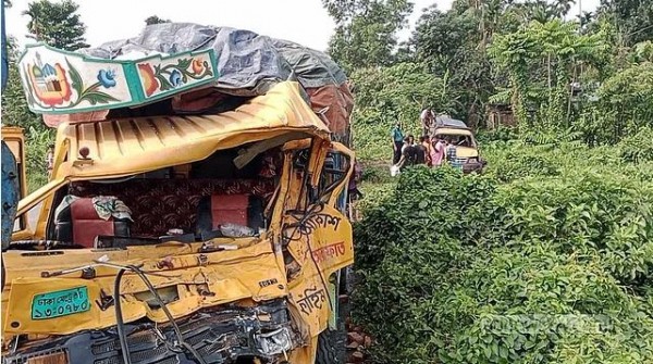 बङ्लादेशमा ट्रक र जीप ठोक्किँदा १४ जनाको मृत्यु
